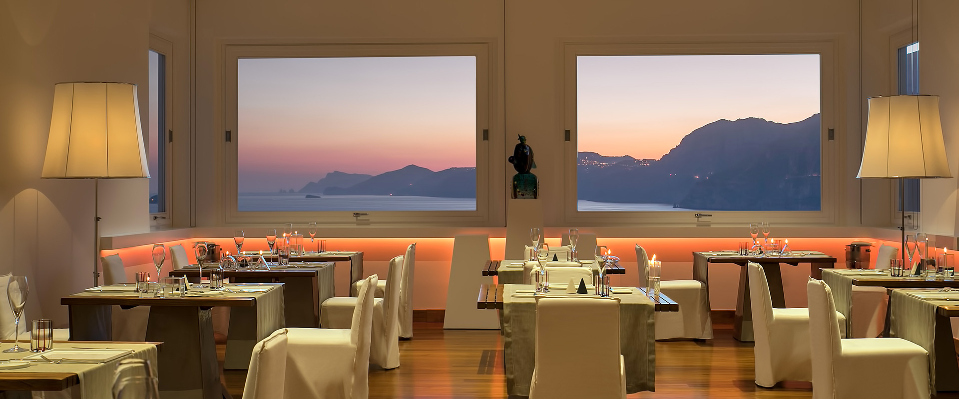 Restaurant Un piano nel cielo in Praiano: Modern design and gourmet